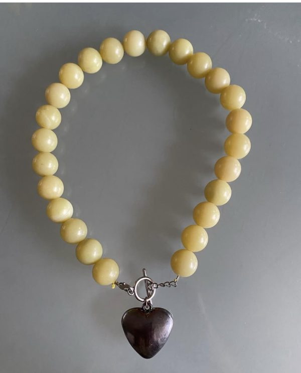 Ketting / armband met Jade kralen en een hart.