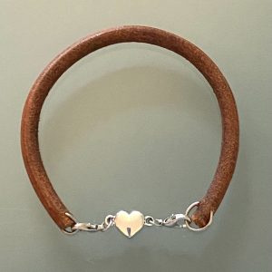 Leren armband met hart sluiting