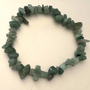 Armband met groene aventurijn kralen en kruis