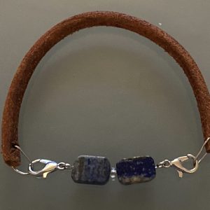 leren armband met blauwe lapis lazuli kralen